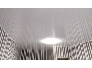 Монтаж потолка в гостиной 17 м2 с использованием пленки VIPCEILING серии MONLANGE L9001 (3.25)