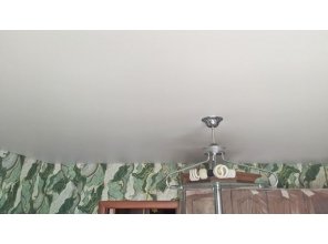 Монтаж потолка на кухне 9 м2 с использованием пленки VIPCEILING серии MONLANGE M9001 (3.25)