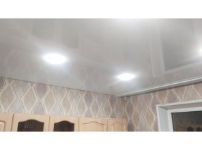 Монтаж потолка на кухне 8 м2 с использованием пленки VIPCEILING серии MONLANGE L9001 (3.25)