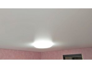 Монтаж потолка в спальне 12 м2 с использованием пленки VIPCEILING серии MONLANGE M9001 (3.25)