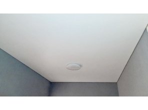 Монтаж потолка в прихожей 9 м2 с использованием пленки VIPCEILING серии MONLANGE M9001 (2.60)