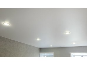 Монтаж потолка в спальне 12 м2 с использованием пленки VIPCEILING серии MONLANGE M9001 (3.25)