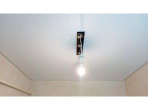 Монтаж потолка в спальне 7 м2 с использованием пленки VIPCEILING серии MONLANGE M9001 (2.60)