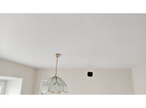 Монтаж потолка на кухне 6 м2 с использованием пленки VIPCEILING серии MONLANGE M9001 (2.60)