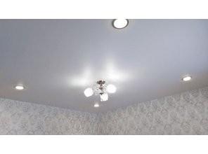 Монтаж потолка в спальне 13 м2 с использованием пленки VIPCEILING серии MONLANGE M9001 (3.50)