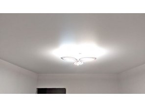 Монтаж потолка в спальне 10 м2 с использованием пленки VIPCEILING серии MONLANGE M9001 (2.60)