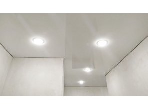 Монтаж потолка в прихожей 12 м2 с использованием пленки VIPCEILING серии MONLANGE L9001 (4.35)