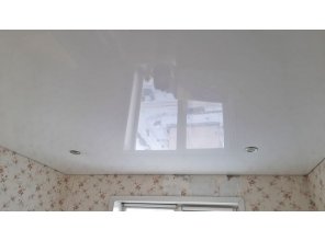 Монтаж потолка на кухне 6 м2 с использованием пленки VIPCEILING серии MONLANGE L9001 (3.25)