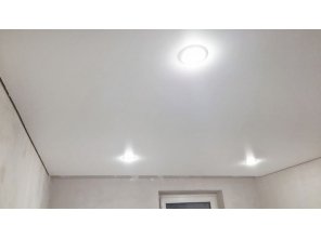 Монтаж потолка в спальне 9 м2 с использованием пленки VIPCEILING серии MONLANGE M9001 (3.25)