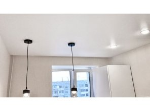 Монтаж потолка на кухне 8 м2 с использованием пленки VIPCEILING серии MONLANGE M9001 (2.60)