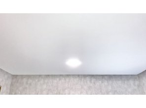 Монтаж потолка на кухне 11 м2 с использованием пленки VIPCEILING серии MONLANGE M9001 (3.25)