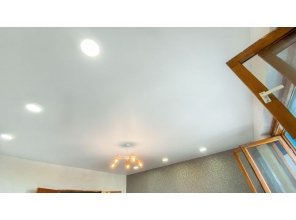 Монтаж потолка для зала 21 м2 с использованием пленки VIPCEILING серии MONLANGE M9001 (4.35)