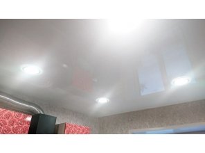 Монтаж потолка на кухне 10 м2 с использованием пленки VIPCEILING серии MONLANGE L9001 (3.25)
