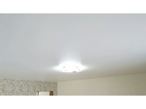 Монтаж потолка в гостиной 20 м2 с использованием пленки VIPCEILING серии MONLANGE M9001 (4.35)