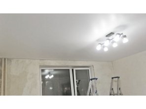 Монтаж потолка для зала 18 м2 с использованием пленки VIPCEILING серии MONLANGE M9001 (4.35)