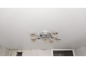 Монтаж потолка на кухне 8 м2 с использованием пленки VIPCEILING серии MONLANGE M9001 (2.60)