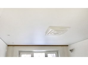 Монтаж потолка в спальне 13 м2 с использованием пленки VIPCEILING серии MONLANGE M9001 (3.25)