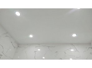 Монтаж потолка в ванной 4 м2 с использованием пленки VIPCEILING серии MONLANGE S9020 (2.15)