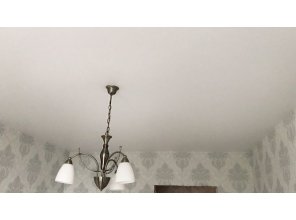 Монтаж потолка в спальне 12 м2 с использованием пленки VIPCEILING серии MONLANGE M9001 (3.25)