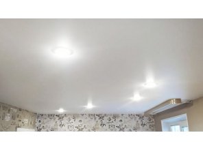 Монтаж потолка в гостиной 17 м2 с использованием пленки VIPCEILING серии MONLANGE M9001 (3.25)