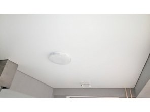 Монтаж потолка на кухне 8 м2 с использованием пленки VIPCEILING серии MONLANGE M9001 (2.60)