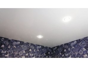 Монтаж потолка в деревянном доме 8 м2 с использованием пленки VIPCEILING серии MONLANGE L9001 (3.25)