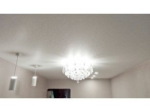 Монтаж потолка в спальне 14 м2 с использованием пленки VIPCEILING серии MONLANGE F9011 (3.50)