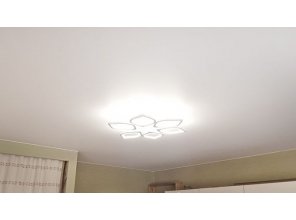 Монтаж потолка в спальне 13 м2 с использованием пленки VIPCEILING серии MONLANGE M9001 (3.80)