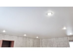 Монтаж потолка для зала 22 м2 с использованием пленки VIPCEILING серии MONLANGE M9001 (4.35)