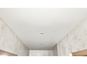 Монтаж потолка в коридоре 11 м2 с использованием пленки VIPCEILING серии MONLANGE M9001 (3.25)