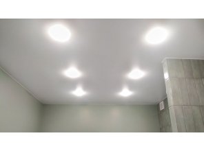 Монтаж потолка в ванной 8 м2 с использованием пленки VIPCEILING серии MONLANGE M9001 (2.15)