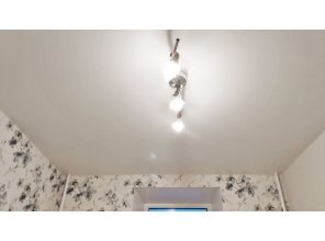 Монтаж потолка в спальне 7 м2 с использованием пленки VIPCEILING серии MONLANGE M9001 (2.60)