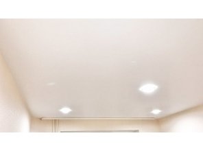 Монтаж потолка в гостиной 17 м2 с использованием пленки VIPCEILING серии MONLANGE M9001 (3.50)