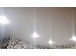 Монтаж потолка на кухне 6 м2 с использованием пленки VIPCEILING серии MONLANGE S9020 (3.25)