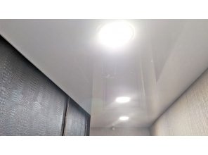 Монтаж потолка в коридоре 5 м2 с использованием пленки VIPCEILING серии MONLANGE L9001 (1.65)