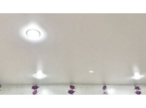 Монтаж потолка на кухне 16 м2 с использованием пленки VIPCEILING серии MONLANGE M9001 (3.50)