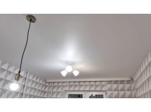 Монтаж потолка на кухне 11 м2 с использованием пленки VIPCEILING серии MONLANGE M9001 (3.25)