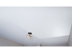 Монтаж потолка на кухне 11 м2 с использованием пленки VIPCEILING серии MONLANGE M9001 (3.25)