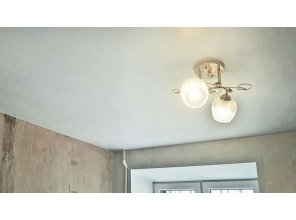 Монтаж потолка на кухне 8 м2 с использованием пленки VIPCEILING серии MONLANGE M9001 (2.60)