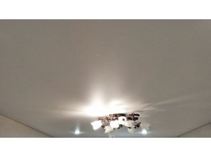 Монтаж потолка в спальне 14 м2 с использованием пленки VIPCEILING серии MONLANGE M9001 (3.25)