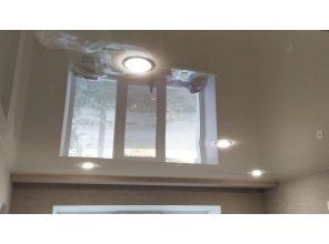 Монтаж потолка в гостиной 9 м2 с использованием пленки VIPCEILING серии MONLANGE L9057 (3.50)