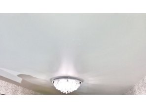 Монтаж потолка в гостиной 17 м2 с использованием пленки VIPCEILING серии MONLANGE M9001 (3.25)