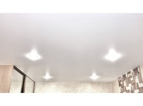 Монтаж потолка в спальне 12 м2 с использованием пленки VIPCEILING серии MONLANGE M9001 (3.25)