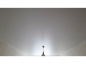 Монтаж потолка в спальне 11 м2 с использованием пленки VIPCEILING серии MONLANGE M9001 (3.25)