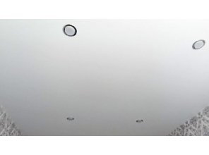 Монтаж потолка в спальне 12 м2 с использованием пленки VIPCEILING серии MONLANGE M9001 (3.25)