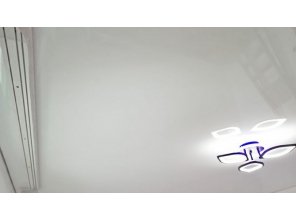Монтаж потолка в спальне 10 м2 с использованием пленки VIPCEILING серии MONLANGE L9001 (3.25)