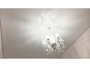 Монтаж потолка в спальне 10 м2 с использованием пленки VIPCEILING серии MONLANGE L9001 (2.60)