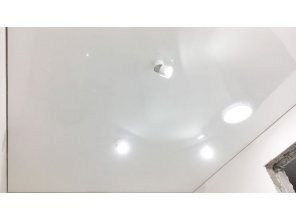 Монтаж потолка в гостиной 8 м2 с использованием пленки VIPCEILING серии MONLANGE L9001 (2.60)