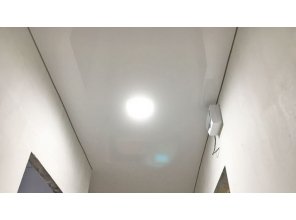 Монтаж потолка в коридоре 6 м2 с использованием пленки VIPCEILING серии MONLANGE L9001 (2.15)