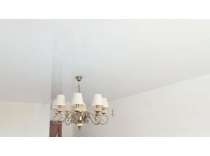 Монтаж потолка в спальне 16 м2 с использованием пленки VIPCEILING серии MONLANGE L9001 (3.25)